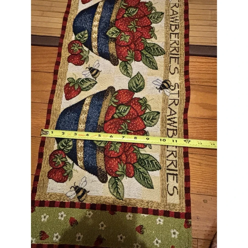 Strawberry Bowl Table Runner 70 in Unlined Jacquard Tapestry Wi/ 3 Placemats [Z]